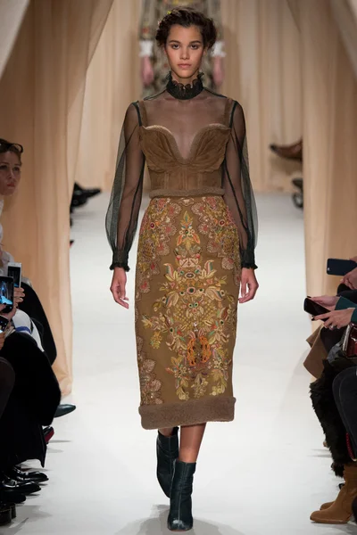Look 15